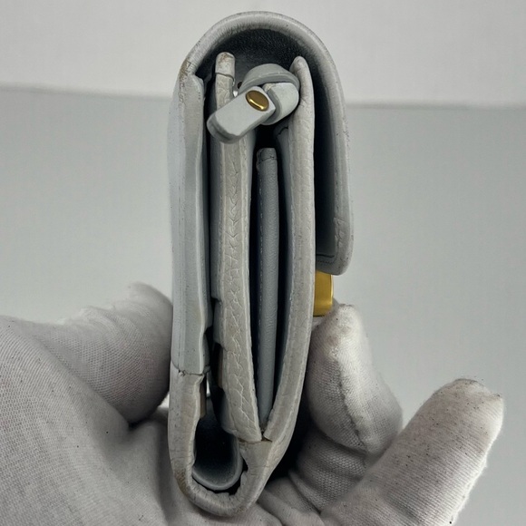 🩶Chloe FULL INCLUSION!! Grey Leather Indy Square Tri Fold Wallet RARE!!🩶 - Picture 7 of 9